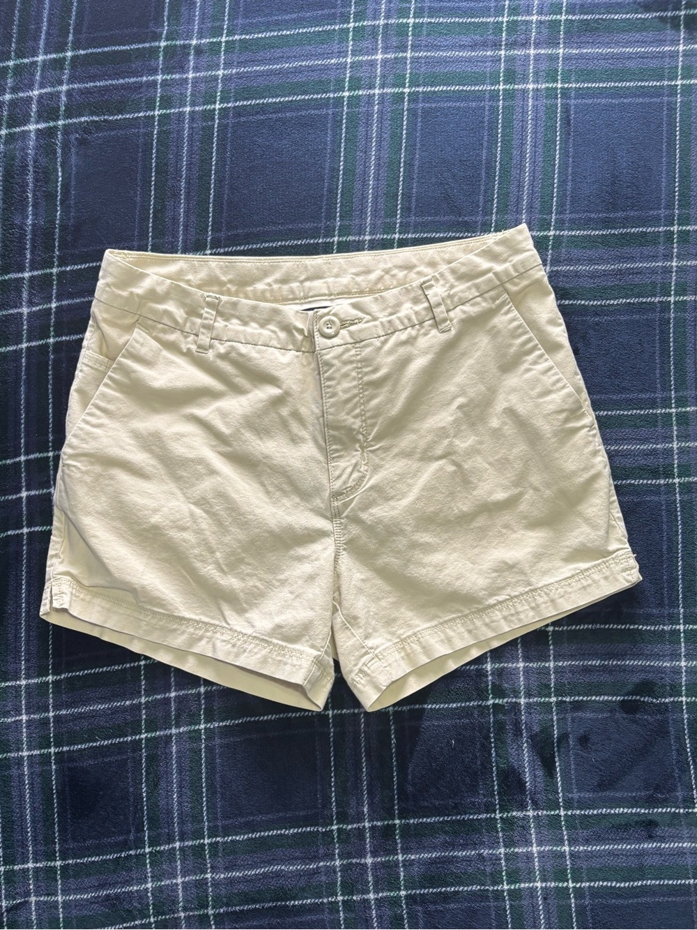 Patagonia cream shorts. Size 6.